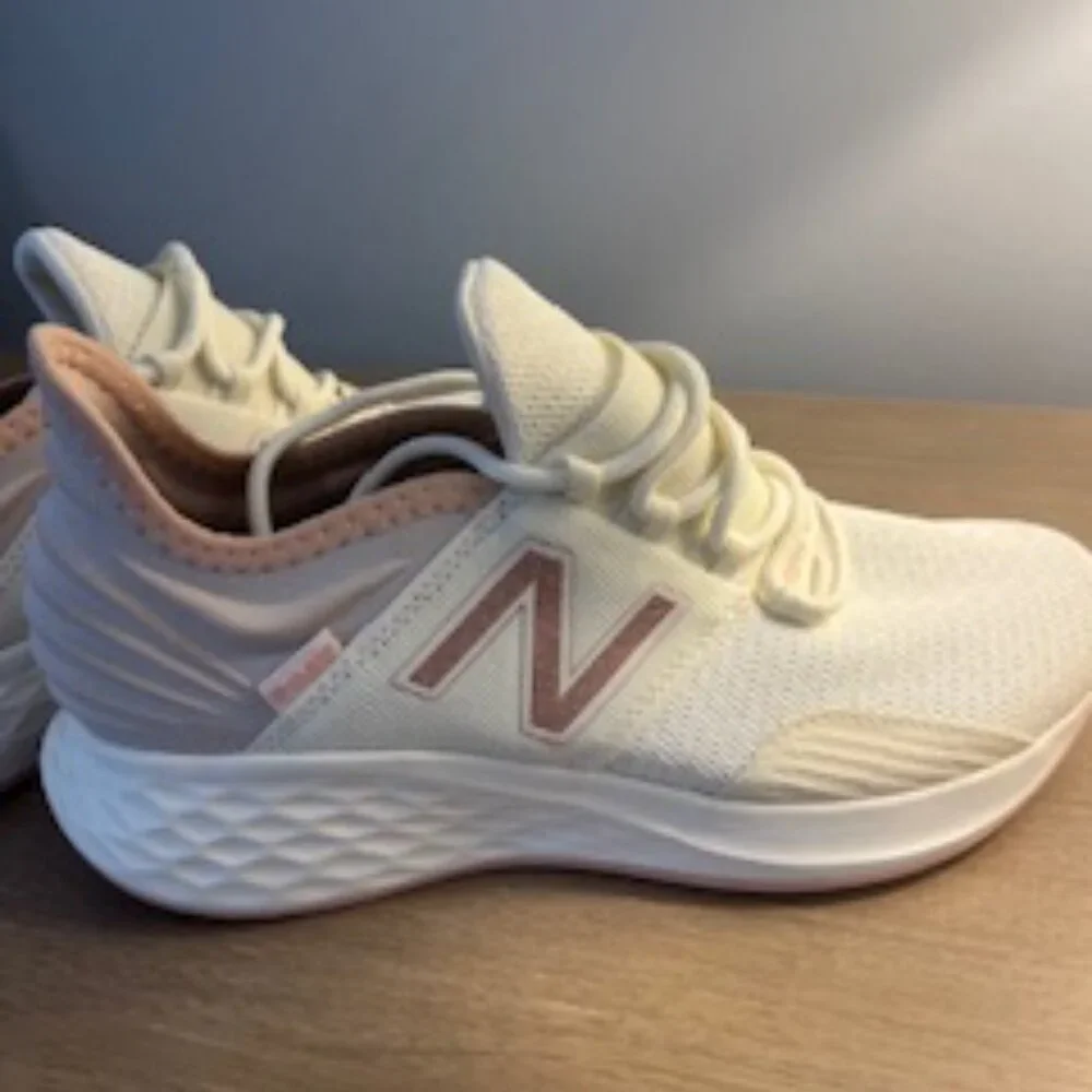 NWT / New Balance tennis shoes / rose gold + cream / size 6.5 - Picture 3 of 5